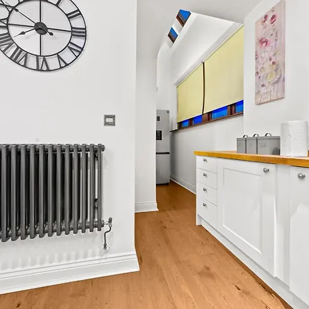 Harbour Luxury 3br House By Altoluxo Short Lets Serviced With Free Wifi & Parking Bristol