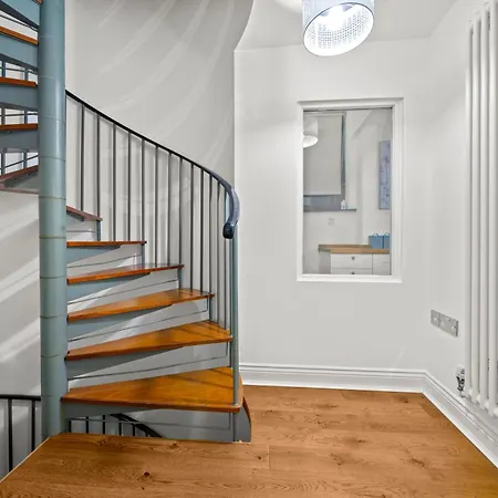 Harbour Luxury 3br House By Altoluxo Short Lets Serviced With Free Wifi & Parking Holiday home *