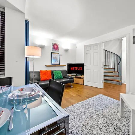 Дом отдыха Harbour Luxury 3br House By Altoluxo Short Lets Serviced With Free Wifi & Parking *