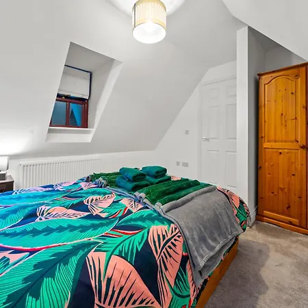 Дом отдыха Harbour Luxury 3br House By Altoluxo Short Lets Serviced With Free Wifi & Parking