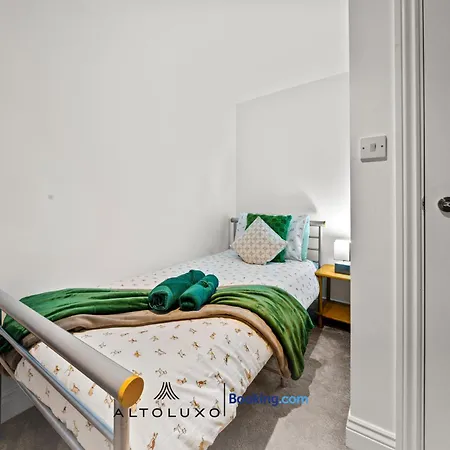 Дом отдыха Harbour Luxury 3br House By Altoluxo Short Lets Serviced With Free Wifi & Parking Бристоль