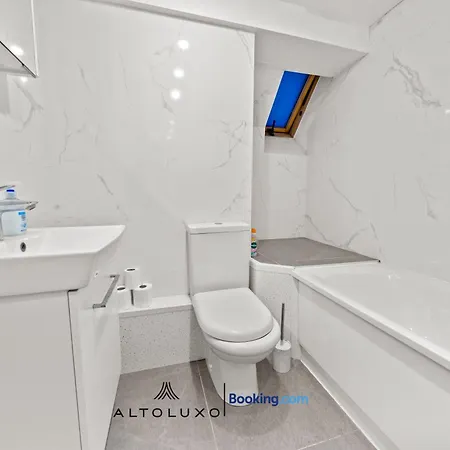 Harbour Luxury 3br House By Altoluxo Short Lets Serviced With Free Wifi & Parking