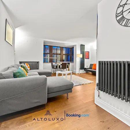 Дом отдыха Harbour Luxury 3br House By Altoluxo Short Lets Serviced With Free Wifi & Parking