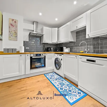 Harbour Luxury 3br House By Altoluxo Short Lets Serviced With Free Wifi & Parking *