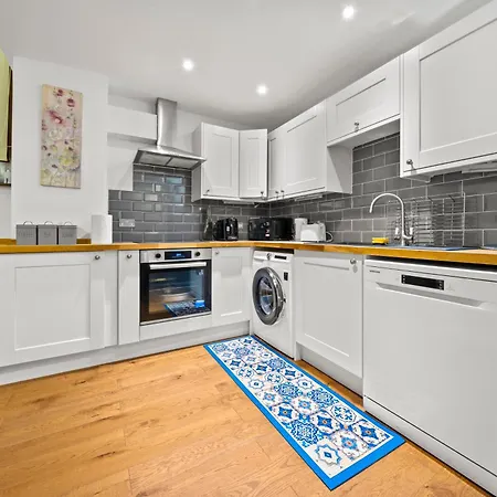 Tatil Evi Harbour Luxury 3br House By Altoluxo Short Lets Serviced With Free Wifi & Parking Bristol