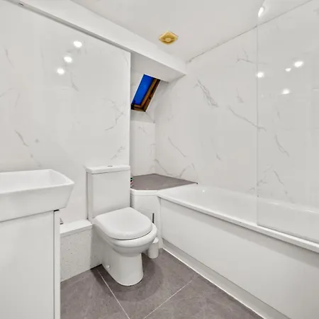 Harbour Luxury 3br House By Altoluxo Short Lets Serviced With Free Wifi & Parking * Bristol