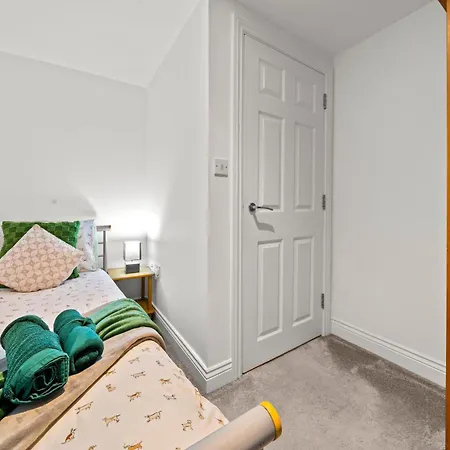 Harbour Luxury 3br House By Altoluxo Short Lets Serviced With Free Wifi & Parking Tatil Evi