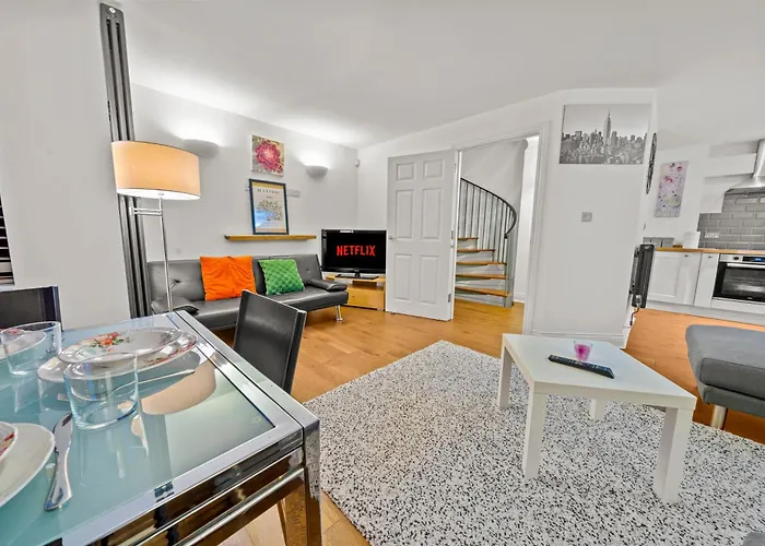 Harbour Luxury 3br House By Altoluxo Short Lets Serviced With Free Wifi & Parking *