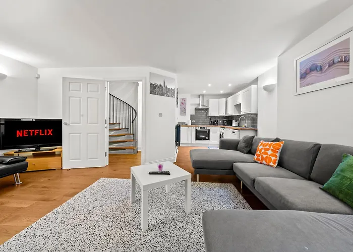 Harbour Luxury 3br House By Altoluxo Short Lets Serviced With Free Wifi & Parking